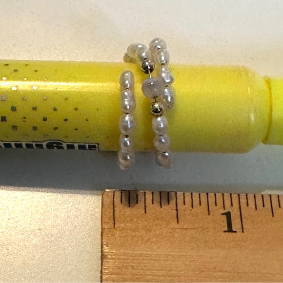 5/$15💥 Pearl Ring Jewelry OS Stretch - Picture 5 of 7